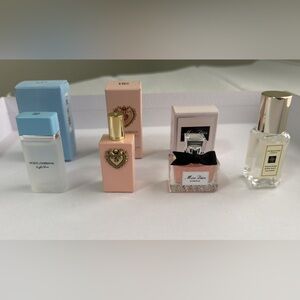 New, unused and authentic Mini Perfumee@@Set
Limited Edition mini size